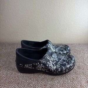 Crocs Clog Women’s Sz 11 Neria Pro II Clog Work Slip On SR Shoes Nursing